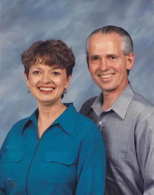Betty Lue and Robert smiling together in 1998